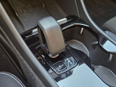 Certified 2023 Volvo C40 P8 Recharge Ultimate AWD/4WD image 32