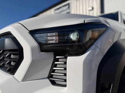 Used 2024 Toyota Tacoma TRD Off-Road AWD/4WD image 18