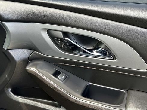 Certified 2021 Chevrolet Traverse LT image 9