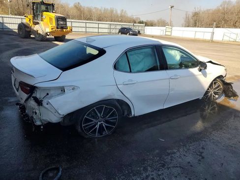 Used 2022 Toyota Camry SE FWD image 4