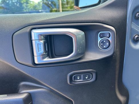 Used 2024 Jeep Wrangler Unlimited Rubicon image 33