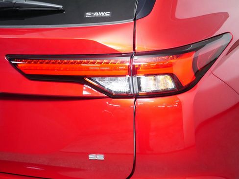 Used 2023 Mitsubishi Outlander SE image 17