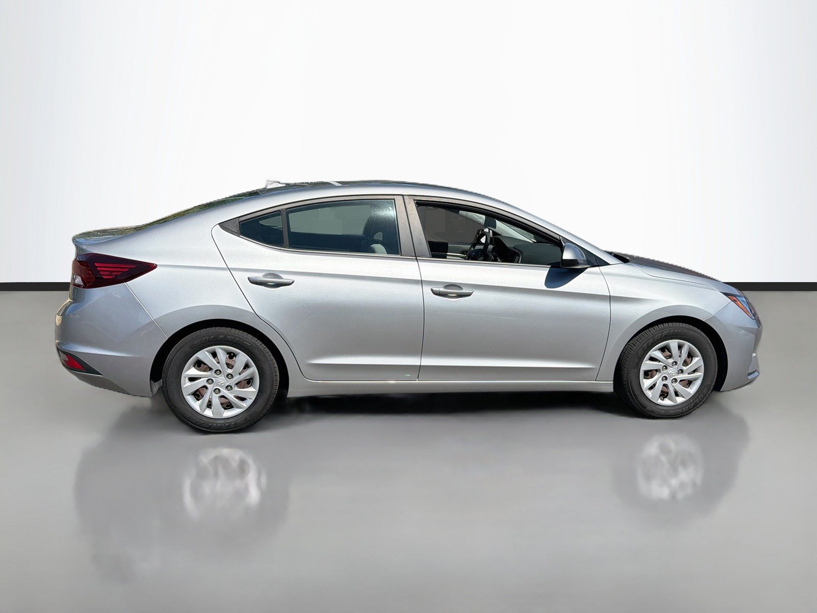 Used 2020 Hyundai Elantra SE FWD image 4