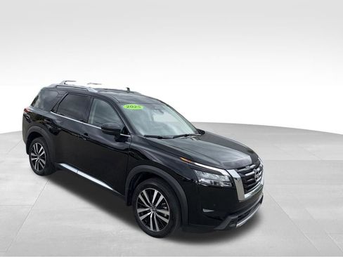 Used 2025 Nissan Pathfinder Platinum w/ Cargo Package AWD/4WD image 45