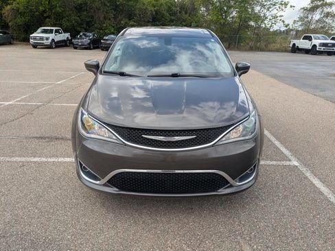 Used 2018 Chrysler Pacifica Touring Plus w/ Tire & Wheel Group image 2