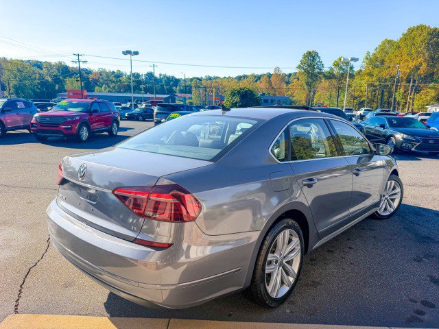 Used 2018 Volkswagen Passat 2.0T SEL Premium FWD image 4