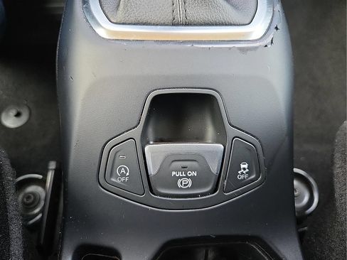 Used 2023 Jeep Renegade Latitude AWD/4WD image 16