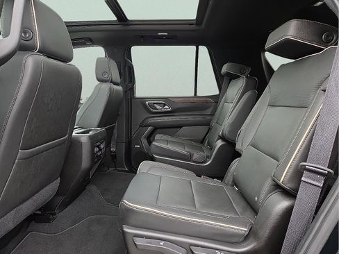 Used 2021 Chevrolet Tahoe Premier w/ Premium Package image 11