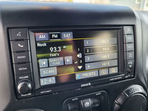 Used 2014 Jeep Wrangler Unlimited Rubicon w/ Connectivity Group image 21