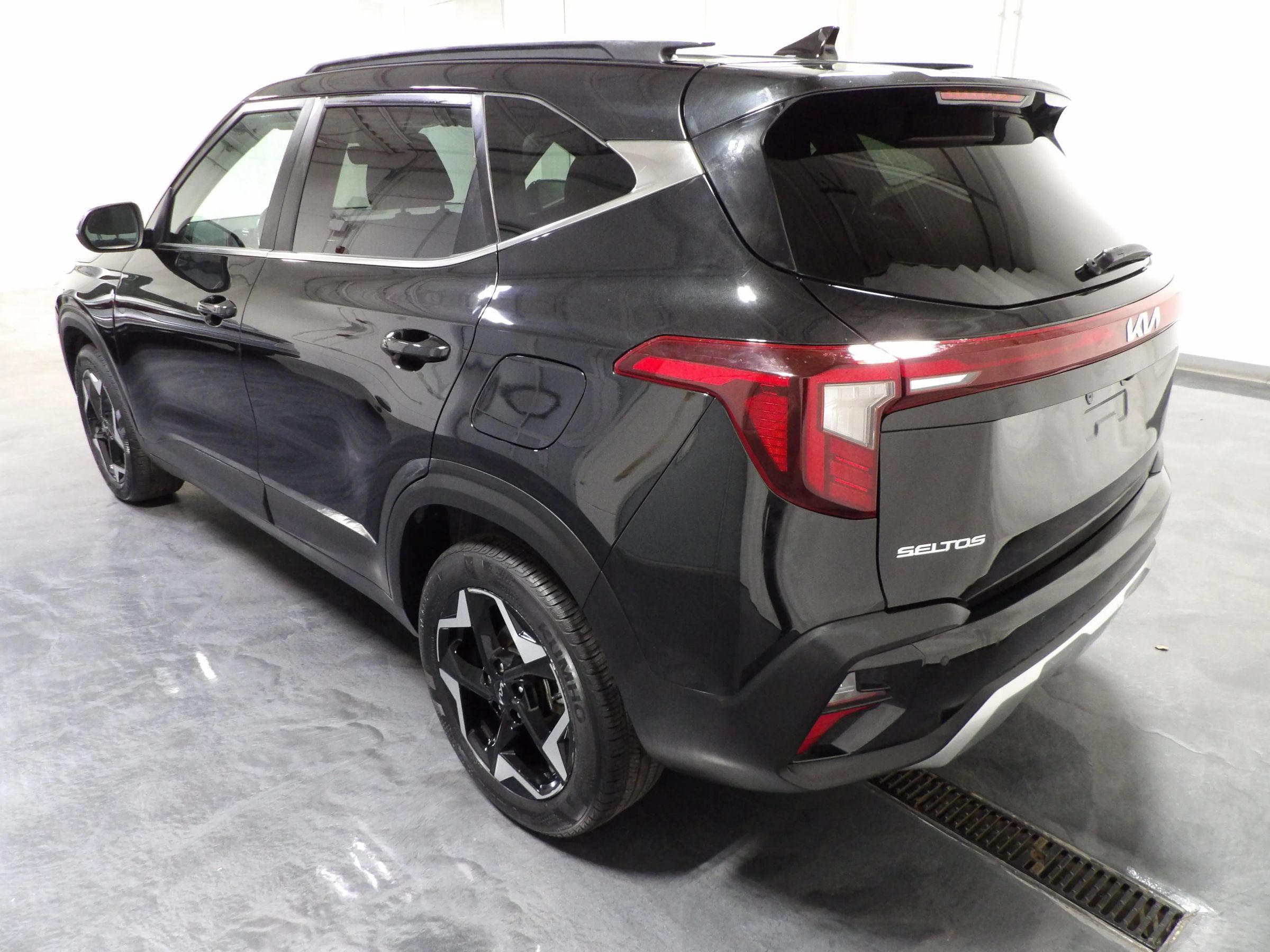 Used 2025 Kia Seltos EX w/ EX Sunroof Package FWD image 5