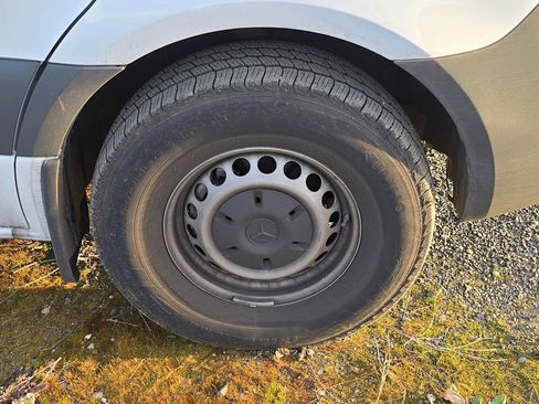 Used 2025 Mercedes-Benz Sprinter 2500 image 9