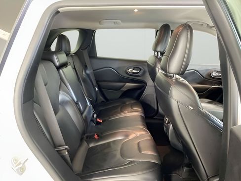 Used 2020 Jeep Cherokee Limited AWD/4WD image 28