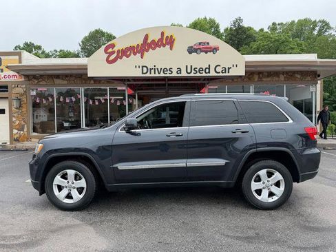 Used 2013 Jeep Grand Cherokee Laredo AWD/4WD image 2
