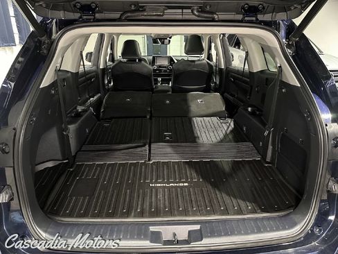 Used 2020 Toyota Highlander XLE AWD/4WD image 12