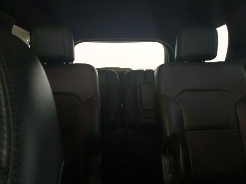 Used 2018 Ford Explorer XLT w/ Equipment Group 202A AWD/4WD image 32