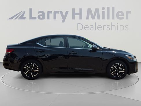 Used 2025 Nissan Sentra SV FWD image 6