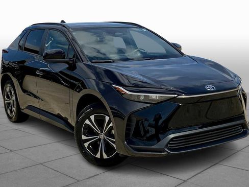 Used 2023 Toyota bZ4X XLE image 3