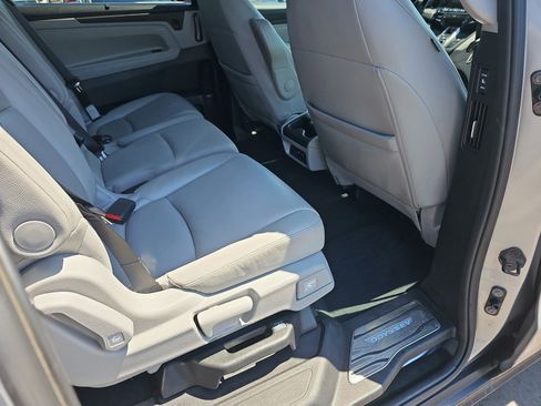 Used 2023 Honda Odyssey EX-L image 12