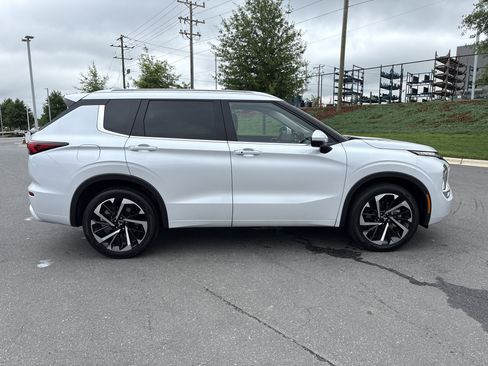 Used 2023 Mitsubishi Outlander SEL FWD image 40