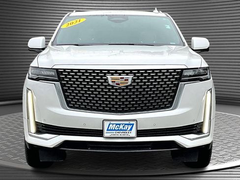 Used 2021 Cadillac Escalade Premium Luxury image 2