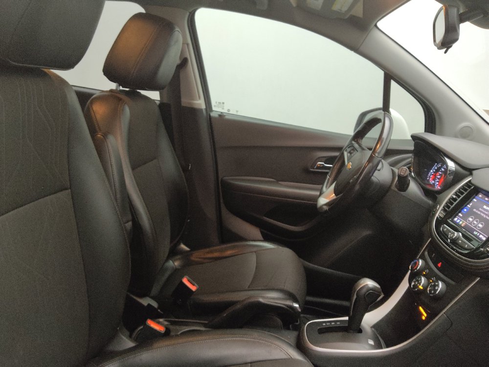 Used 2020 Chevrolet Trax LT w/ LT Convenience Package FWD image 21