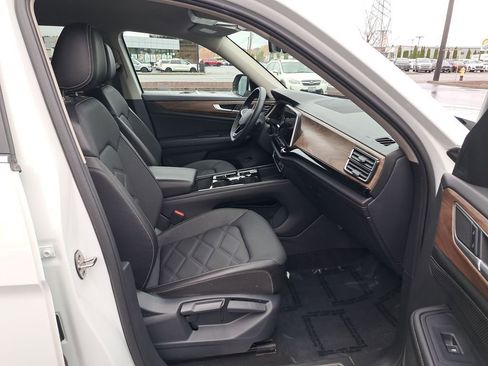 Used 2024 Volkswagen Atlas SE image 19