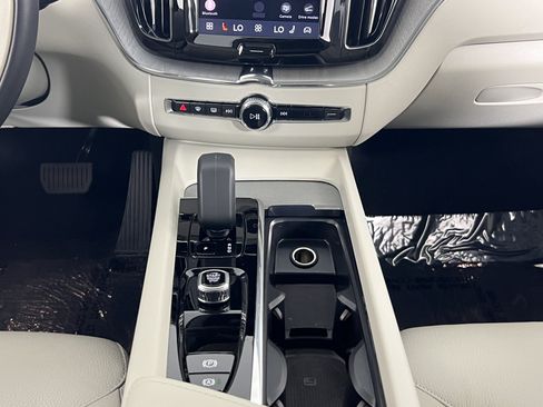 Used 2025 Volvo XC60 B5 Plus w/ Protection Package Premier AWD/4WD image 18