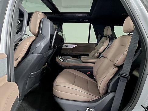 Certified 2025 Lincoln Navigator Black Label AWD/4WD image 11