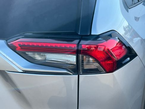 Used 2022 Toyota RAV4 XLE w/ Convenience Package AWD/4WD image 18