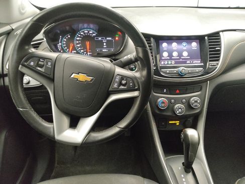 Used 2022 Chevrolet Trax LT w/ LT Convenience Package image 22