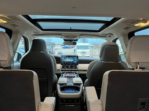 Used 2024 Lincoln Navigator Reserve image 27