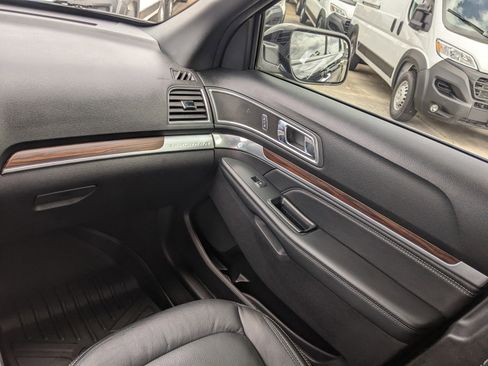 Used 2019 Ford Explorer Limited image 15