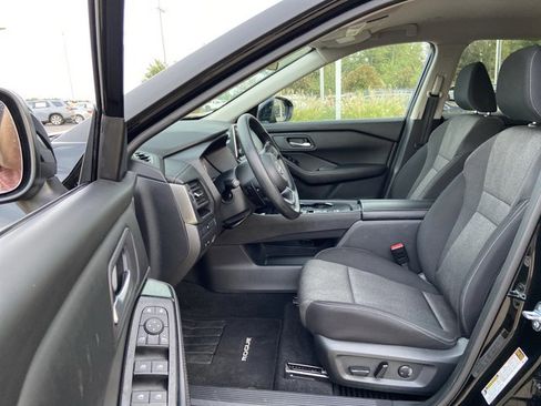 Used 2024 Nissan Rogue SV image 33