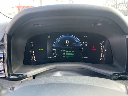 Used 2025 Toyota Camry LE image 17