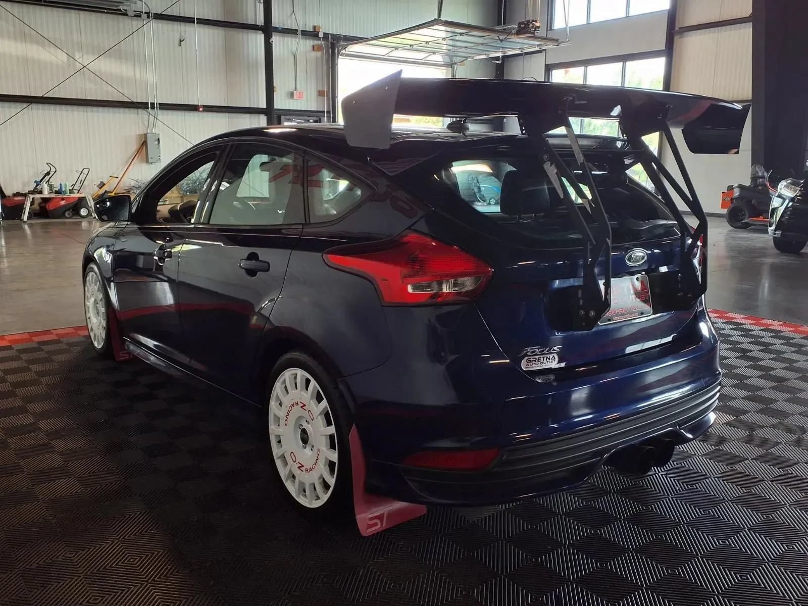 Used 2017 Ford Focus ST w/ Equipment Group 401A FWD image 5