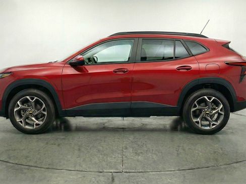 Used 2025 Chevrolet Trax LT w/ LT Convenience Package FWD image 5