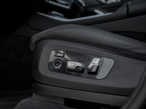 Used 2025 BMW X5 M60i image 30