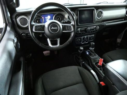 Used 2018 Jeep Wrangler Unlimited Sahara image 4