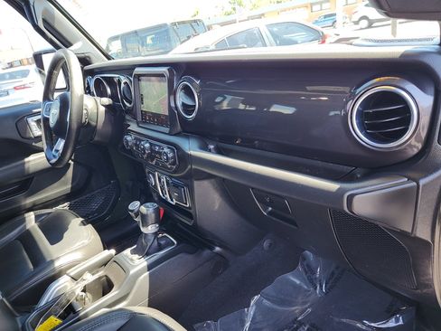 Used 2021 Jeep Wrangler Unlimited Sahara AWD/4WD image 31