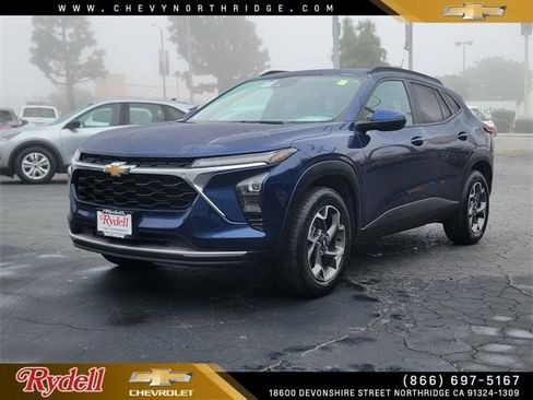 Certified 2024 Chevrolet Trax LT w/ Driver Confidence Package image 1