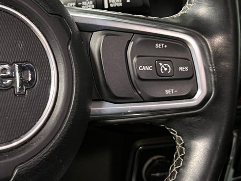 Used 2020 Jeep Wrangler Unlimited Sahara image 23