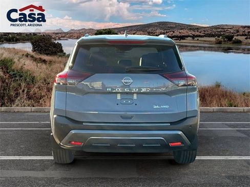 Used 2022 Nissan Rogue SL w/ SL Premium Package image 3