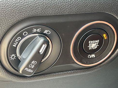 Used 2018 Maserati Levante AWD/4WD image 48