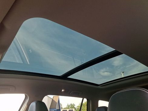 Used 2023 Volkswagen Atlas SE w/ Panoramic Sunroof Package AWD/4WD image 14