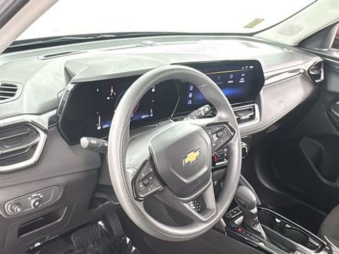 Used 2025 Chevrolet TrailBlazer LT w/ Driver Confidence Package image 33