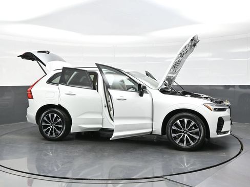 Used 2024 Volvo XC60 B5 Core w/ Protection Package Premier AWD/4WD image 42