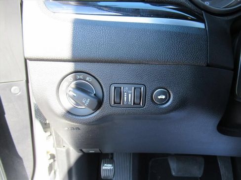Certified 2023 Chrysler 300 Touring L w/ Popular Equipment Group RWD image 24