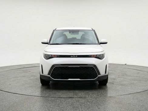Used 2025 Kia Soul LX w/ LX Technology Package FWD image 2
