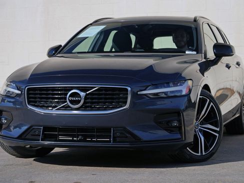 Used 2020 Volvo V60 T6 R-Design FWD image 3