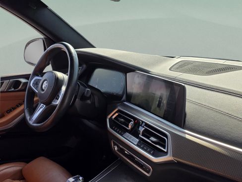 Used 2022 BMW X5 xDrive40i w/ M Sport Package image 29